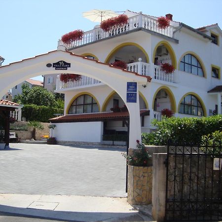 Villa Flora Malinska Exterior photo