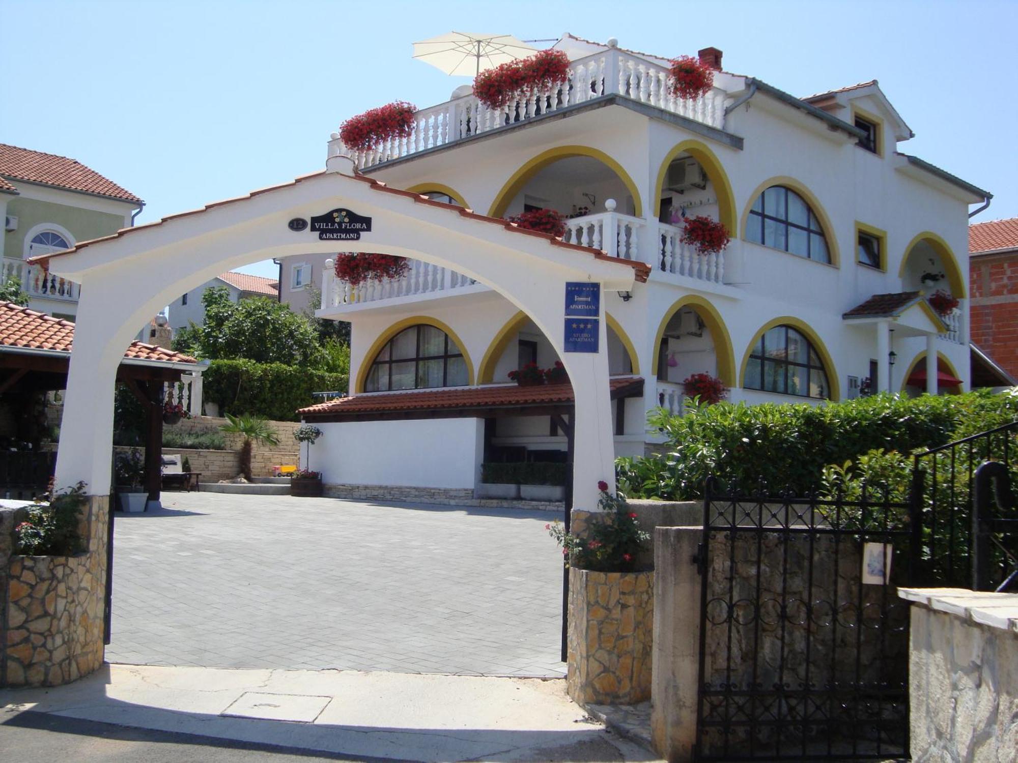 Villa Flora Malinska Exterior photo